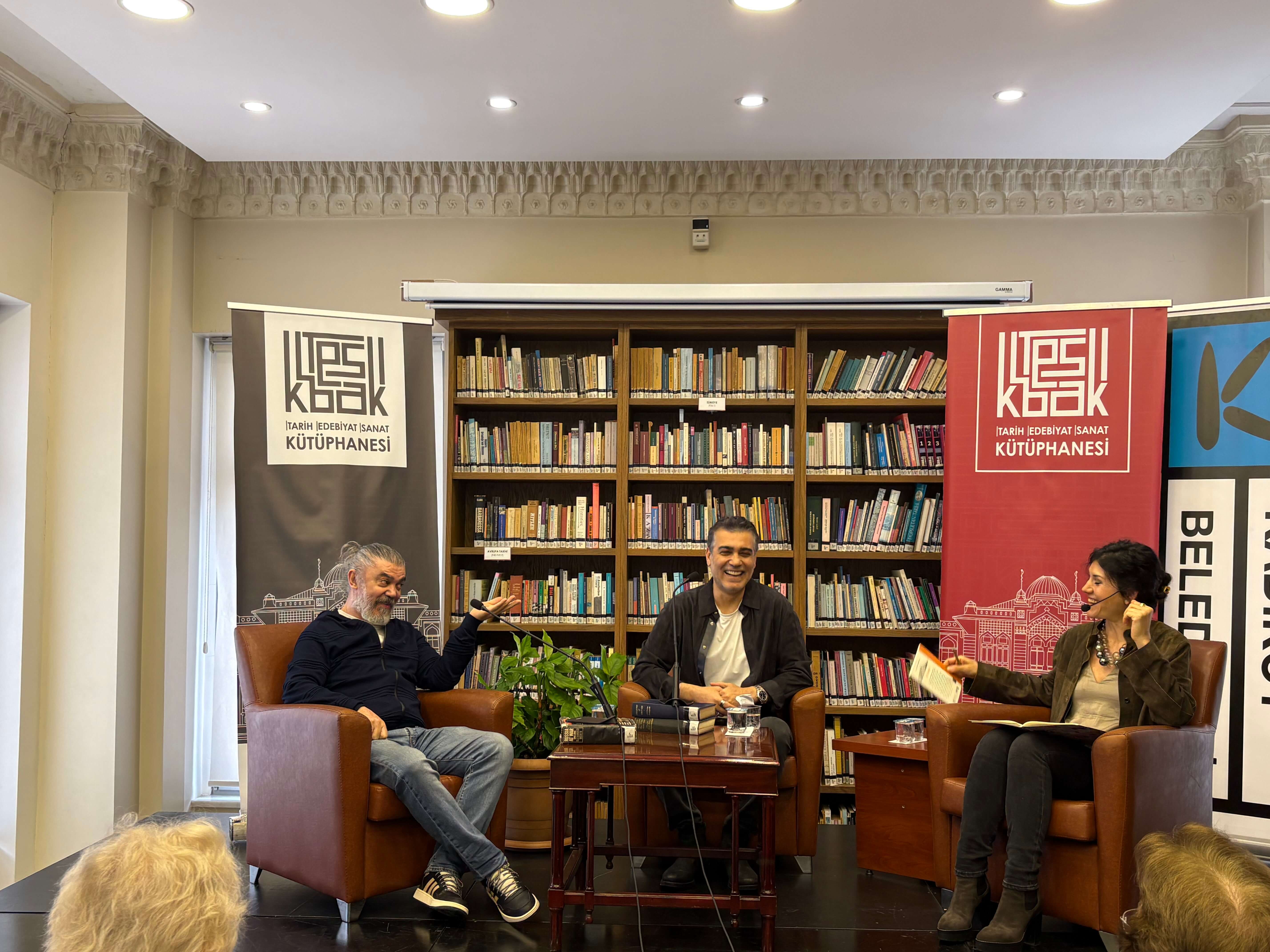 “Dünya Bir Sahne”